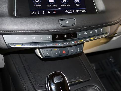 Used 2023 Cadillac XT4 Luxury w/ Cold Weather Package FWD image 20