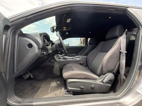 Used 2015 Dodge Challenger SXT RWD image 13