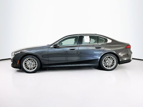 Used 2024 BMW 530i xDrive image 4