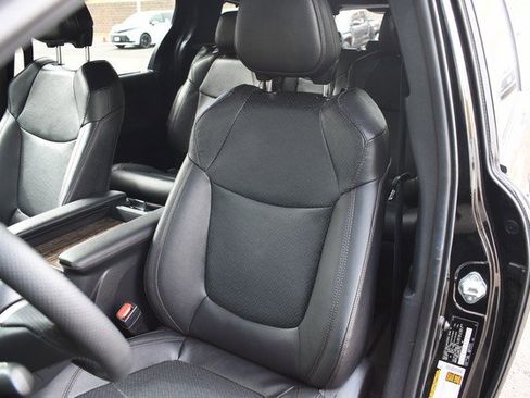 Used 2025 Toyota Sienna Limited image 17