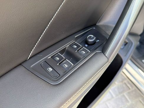 Certified 2022 Volkswagen Tiguan SE R-Line image 13