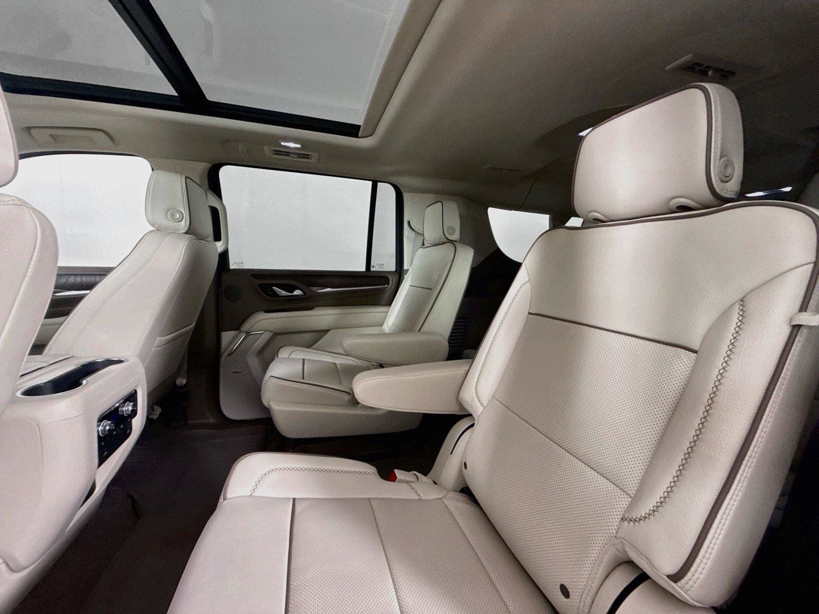 Used 2024 GMC Yukon XL Denali AWD/4WD image 30