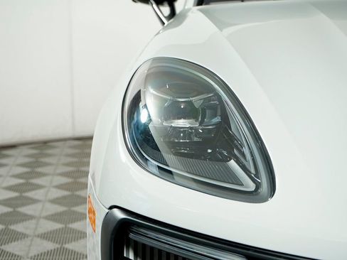 New 2026 Porsche Macan GTS image 11