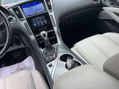 Used 2018 INFINITI Q60 2.0t w/ Sensory Package 2.0T Luxe image 32