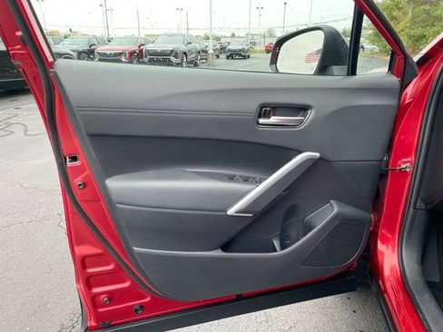 Used 2025 Toyota Corolla Cross XLE image 9