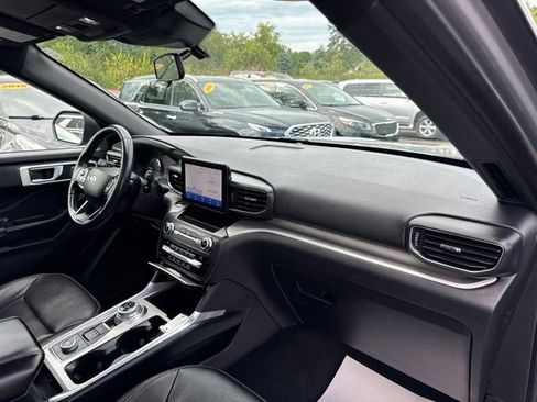 Used 2020 Ford Explorer XLT w/ Equipment Group 202A AWD/4WD image 29