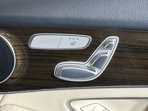 Used 2022 Mercedes-Benz GLC 300 GLC 300 w/ Premium Package Lite image 16