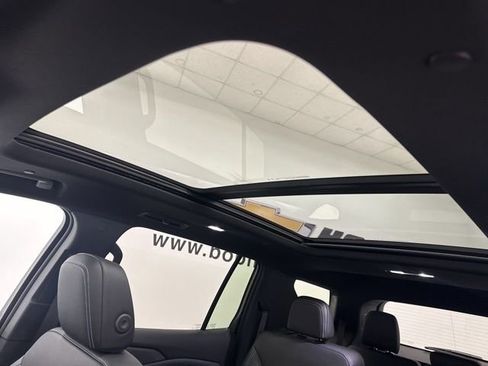 New 2026 Chevrolet Traverse LT w/ Sun and Wheel Package FWD image 22