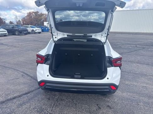 New 2026 Chevrolet Trax RS w/ Sunroof Package FWD image 14