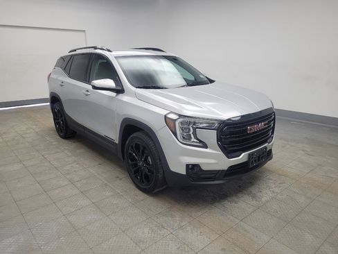Used 2022 GMC Terrain SLT w/ Elevation Edition image 13