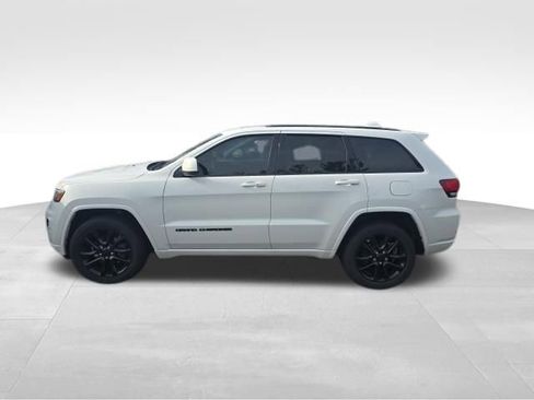 Used 2020 Jeep Grand Cherokee Altitude image 3