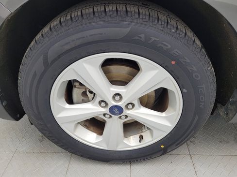 Used 2019 Ford Edge SE FWD image 31