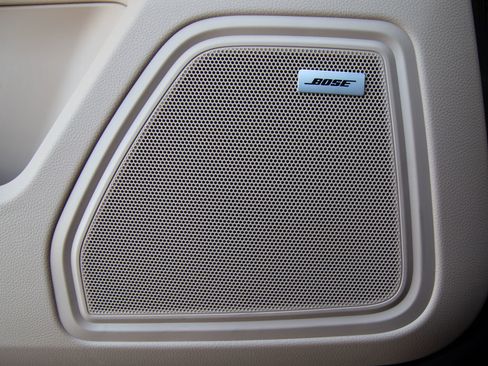 Certified 2025 Porsche Macan AWD/4WD image 15