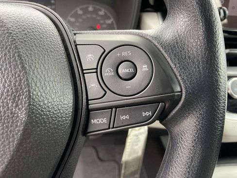 Used 2025 Toyota Corolla LE image 32