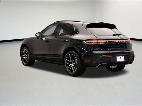 Used 2025 Porsche Macan image 3