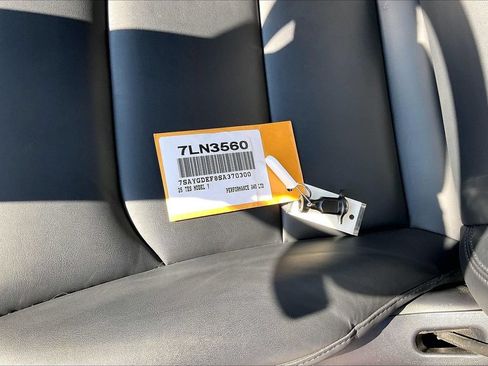 Used 2025 Tesla Model Y Performance AWD/4WD image 34