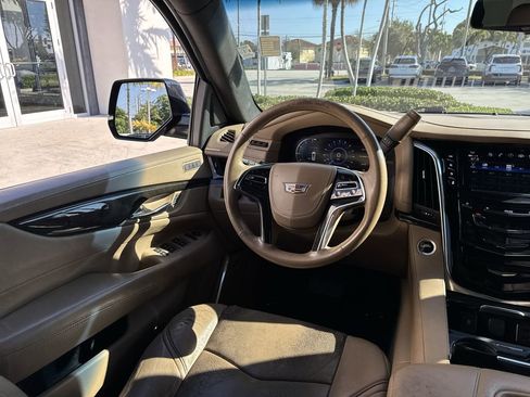 Used 2019 Cadillac Escalade Platinum w/ Escalade Sport Edition AWD/4WD image 21
