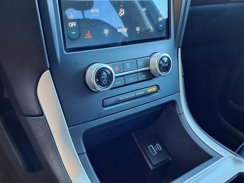 Used 2024 Ford Edge SEL image 13