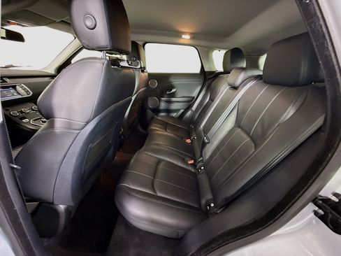 Used 2019 Land Rover Range Rover Evoque SE image 25