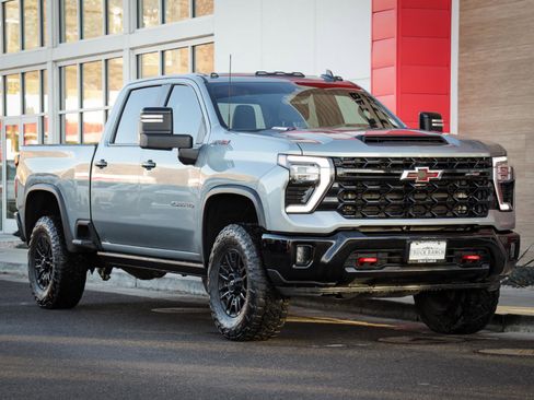 Used 2024 Chevrolet Silverado 2500 ZR2 w/ Technology Package image 1