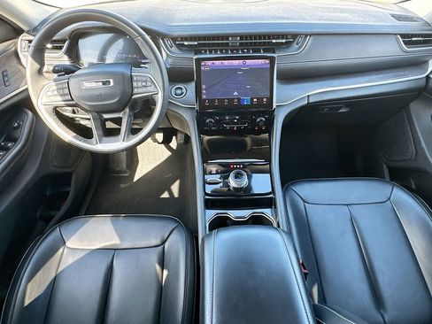 Used 2023 Jeep Grand Cherokee Limited image 28