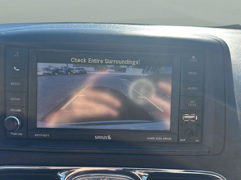 Used 2016 Chrysler Town & Country Touring w/ Driver Convenience Group FWD image 21