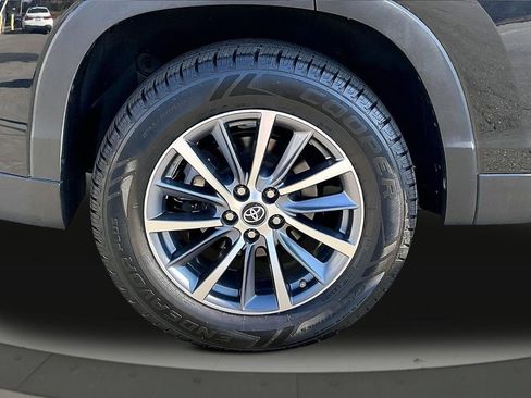 Used 2019 Toyota Highlander XLE image 38