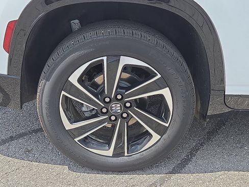 Certified 2025 Buick Enclave Sport Touring FWD image 17