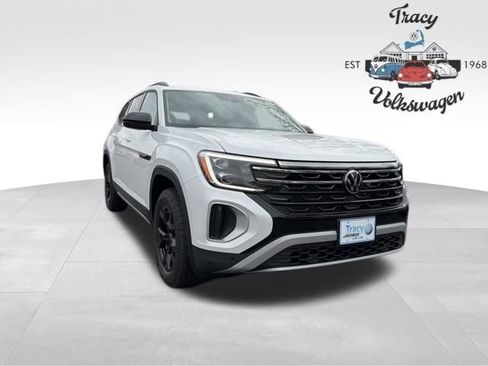 New 2026 Volkswagen Atlas Peak Edition image 1