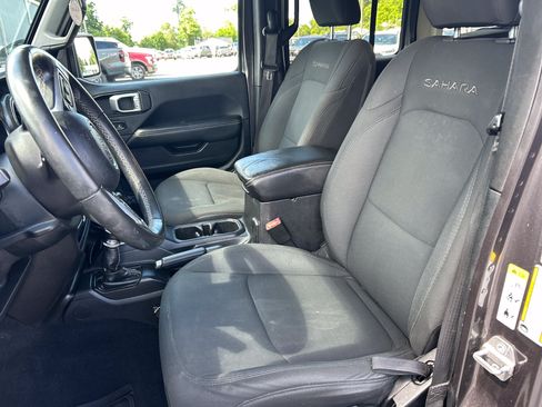 Used 2019 Jeep Wrangler Unlimited Sahara w/ Safety Group AWD/4WD image 10