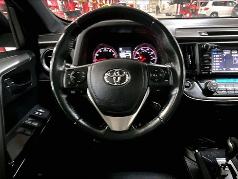 Used 2017 Toyota RAV4 SE image 5