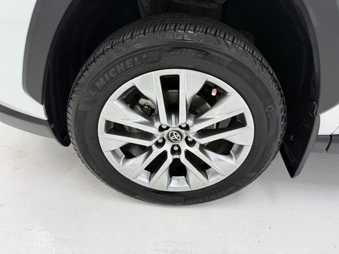 Used 2023 Toyota RAV4 XLE Premium image 7