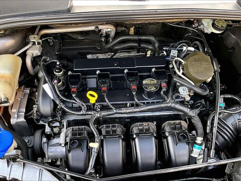Used 2013 Ford Focus Titanium FWD image 33