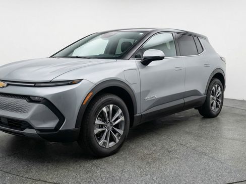 Used 2025 Chevrolet Equinox LT FWD image 3