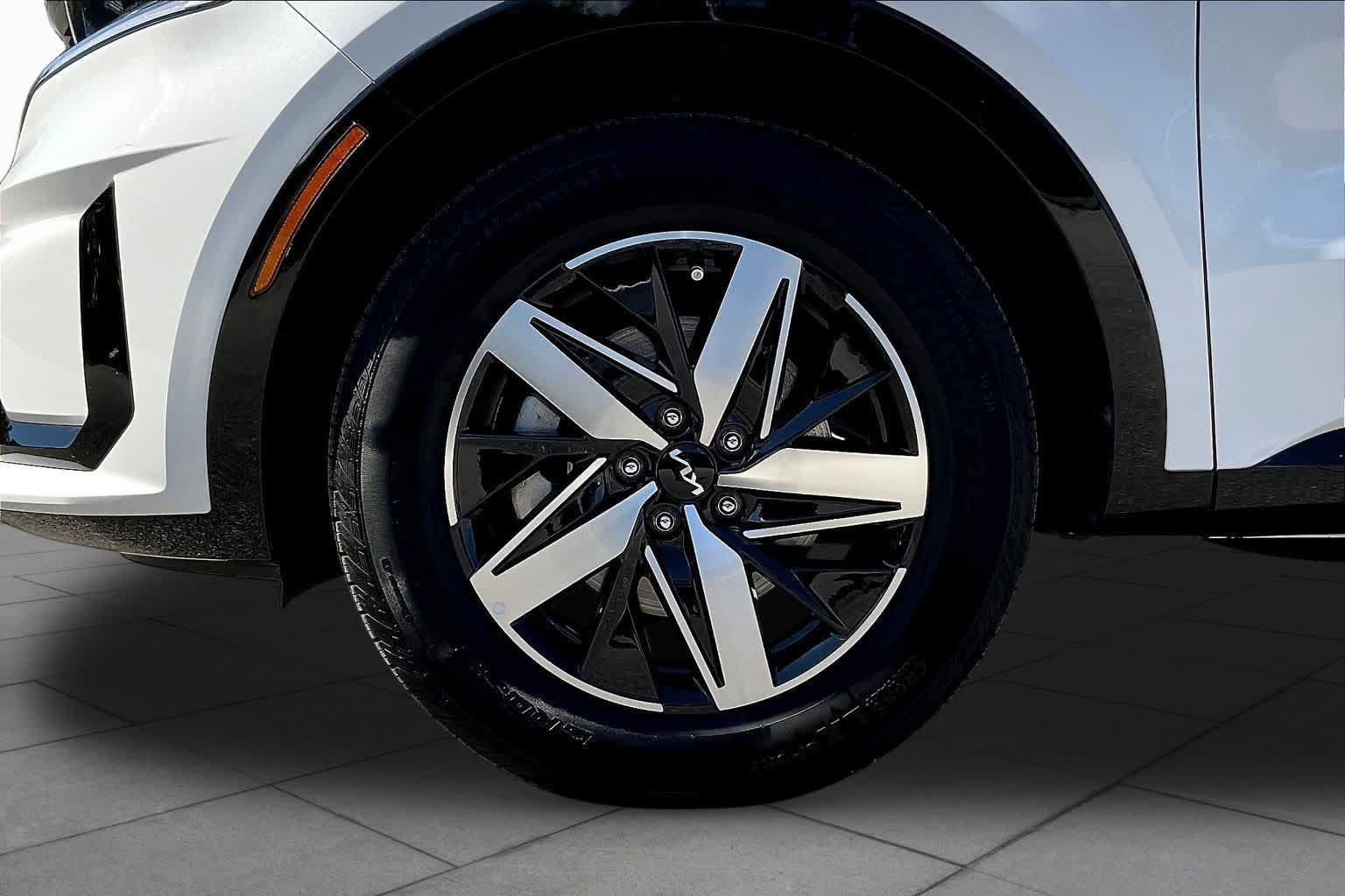 Used 2023 Kia Sorento S FWD image 11