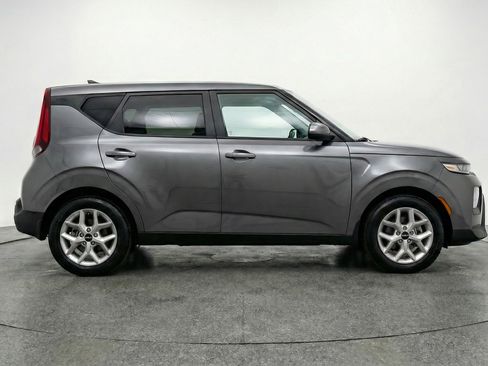 Used 2025 Kia Soul LX w/ LX Technology Package image 11