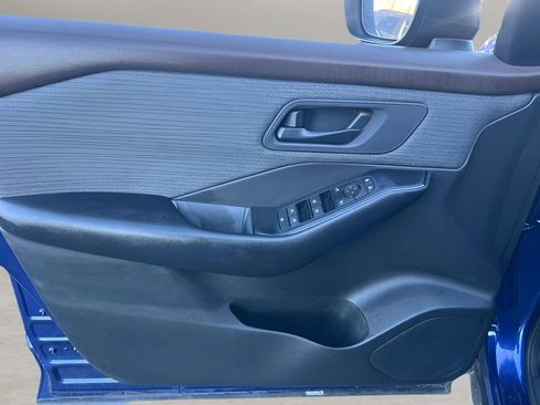 Used 2023 Nissan Rogue S image 23