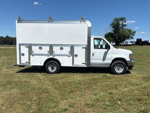 New 2027 Ford E-350 and Econoline 350 Super Duty w/ Power Equipment Group RWD image 6