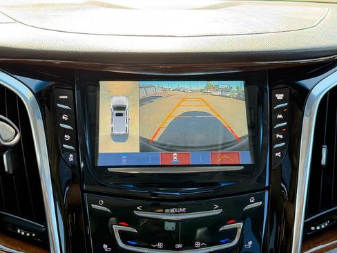 Used 2018 Cadillac Escalade Luxury AWD/4WD image 22