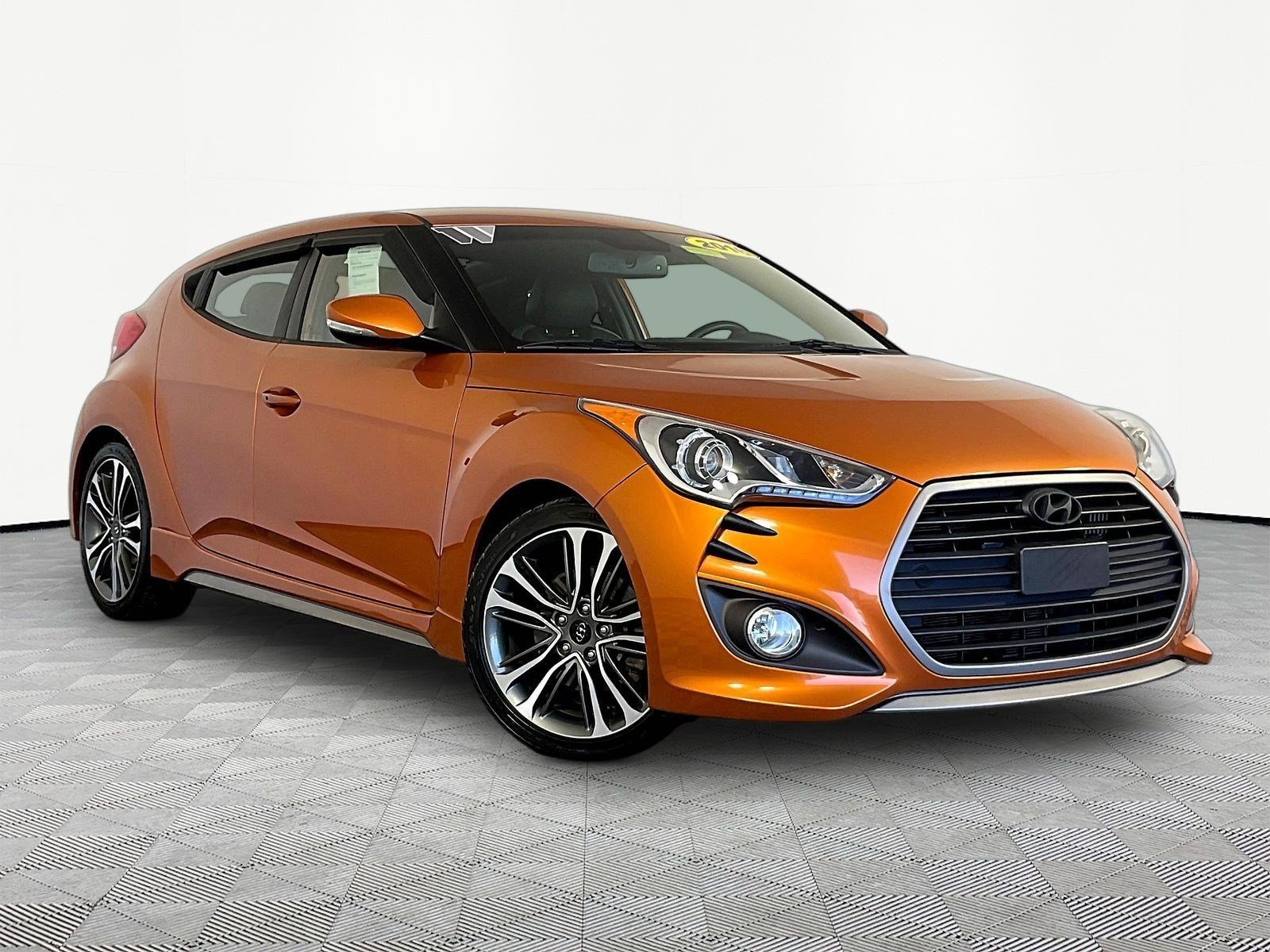 Used 2016 Hyundai Veloster Turbo FWD image 3