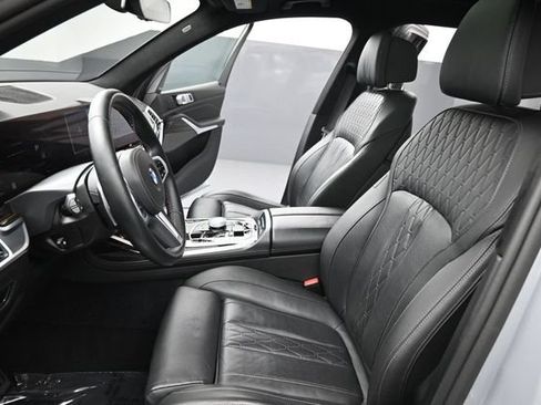 Used 2025 BMW X7 M60i AWD/4WD image 19