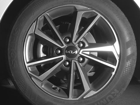 Used 2024 Kia Forte LXS FWD image 21