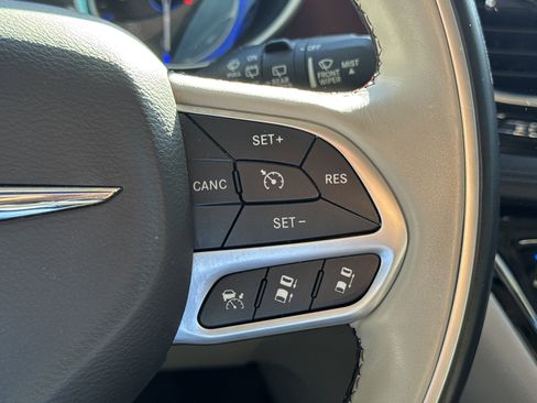 Used 2017 Chrysler Pacifica Limited w/ Advanced Safetytec Group image 16