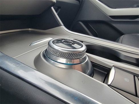 Certified 2022 Ford Explorer XLT w/ Equipment Group 202A image 31