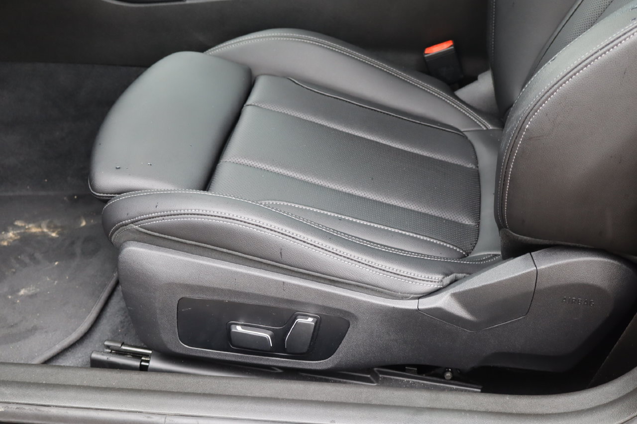 Used 2024 BMW 230i Coupe w/ Premium Package RWD image 14