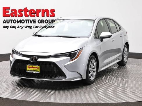 Used 2021 Toyota Corolla LE w/ Carpet Mat Package (TMS) FWD image 1