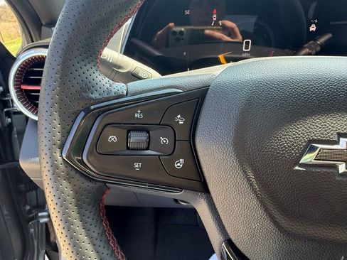 Used 2025 Chevrolet Trax RS w/ Driver Confidence Package FWD image 30