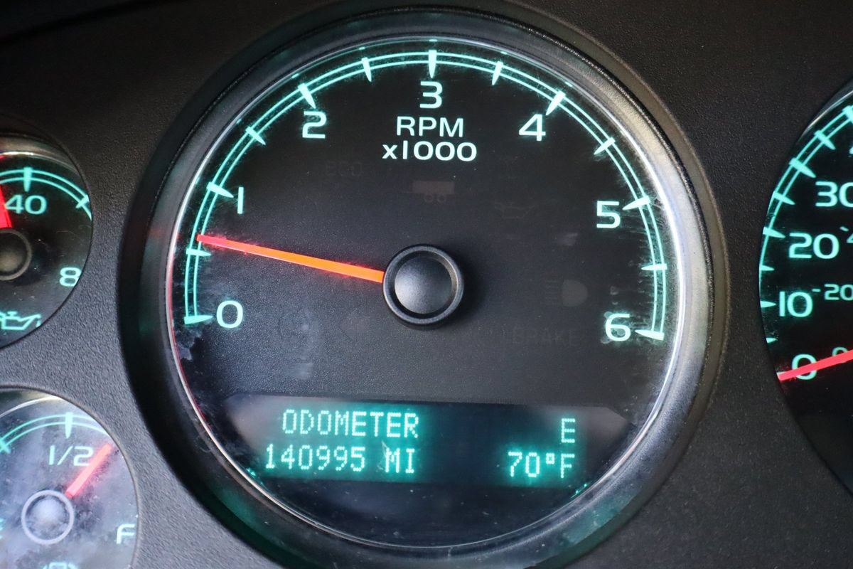 Used 2011 GMC Yukon SLT w/ SLT-2 Equipment Package AWD/4WD image 44