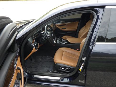 Used 2019 BMW 530i xDrive image 10