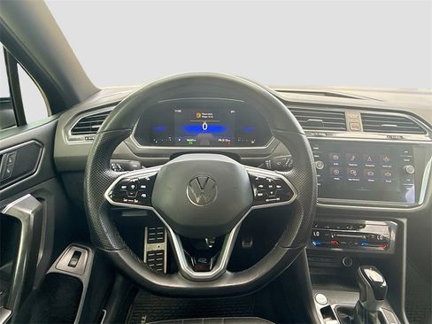 Used 2022 Volkswagen Tiguan SE R-Line image 12